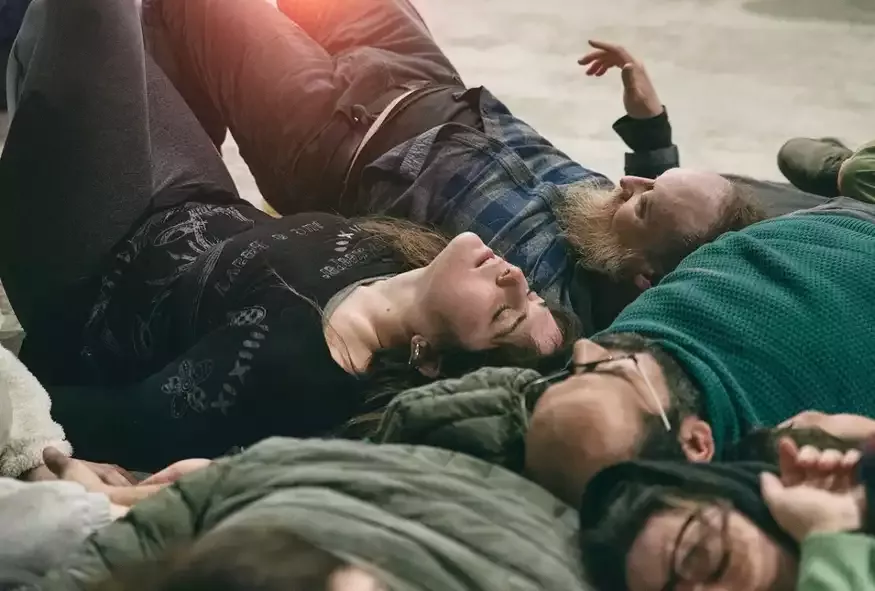 Φεστιβάλ Αθηνών: «Οι ονειροπόλοι» από την ομάδα «Εν Δυνάμει» και τον Μίκαελ Κλίεν ανοίγουν το πρόγραμμα χορού.