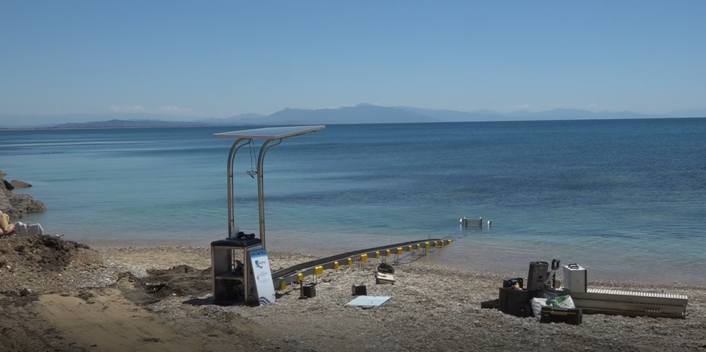 Εικόνα από την τοποθέτηση του Seatrac στο Κατάκολο Ηλείας, στην παραλία "Πλάκες".