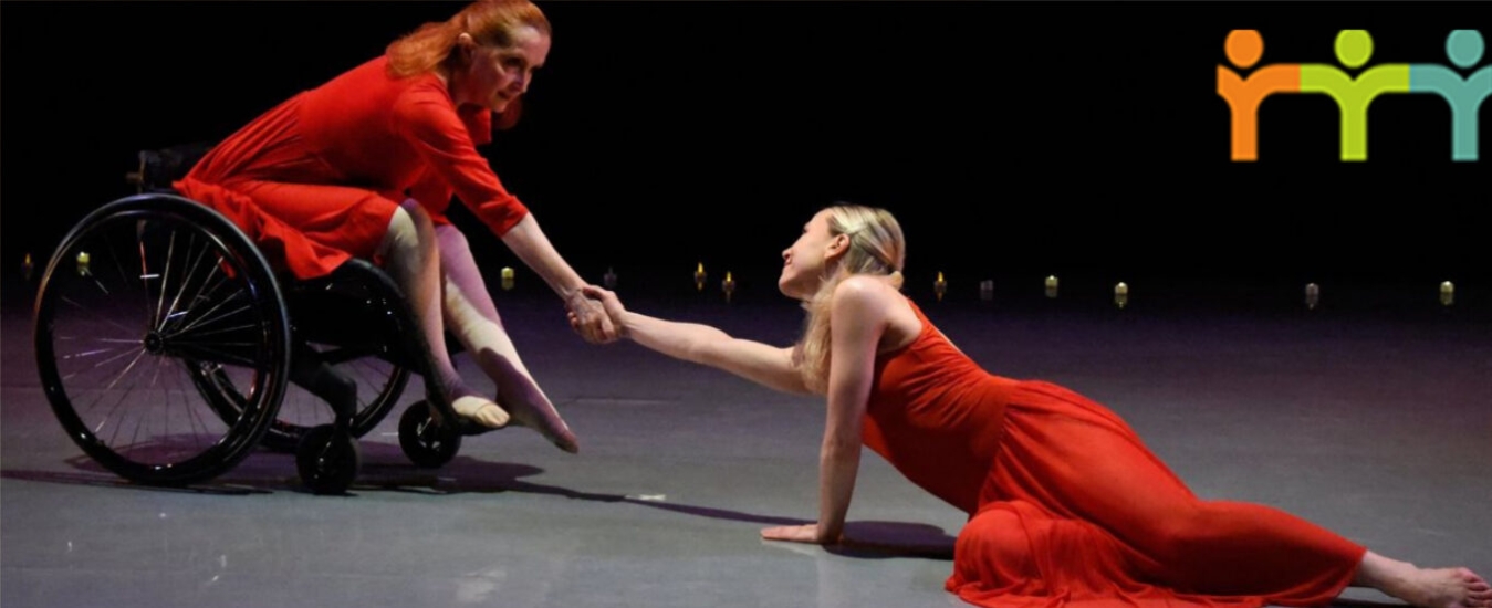 Αφίσα που παρουσιάζει δύο καλλιτέχνες με αναπηρία να χορεύουν, για την ημερίδα «Χορεύοντας τη διαφορά: Τέχνη, Θεραπεία και Συμπερίληψη»