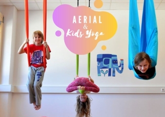 Εικόνα παιδιών που κάνουν Aerial Yoga στο Blue Elephant στο Νέο Ψυχικό.