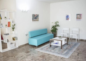 Φωτογραφία από το εσωτερικό του Κέντρου Ημέρας Διαταραχών Πρόσληψης Τροφής στην Αθήνα με τον διακριτικό τίτλο "ΕλπιΖώ" από την ΕΠΑΨΥ.