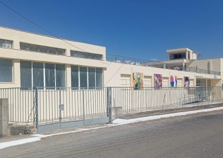 Φωτογραφία από το Οικοτροφείο Ατόμων με ΔΑΦ στην Μερόπη, Μεσσηνίας, στο κτήριο του πρώην Γυμνασίο του Δήμου Οιχαλίας.