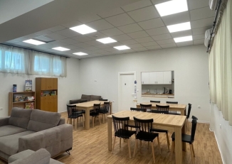 Φωτογραφία από το Οικοτροφείο Ατόμων με ΔΑΦ στην Μερόπη, Μεσσηνίας, στο κτήριο του πρώην Γυμνασίο του Δήμου Οιχαλίας.