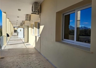 Φωτογραφία από το Οικοτροφείο Ατόμων με ΔΑΦ στην Μερόπη, Μεσσηνίας, στο κτήριο του πρώην Γυμνασίο του Δήμου Οιχαλίας.