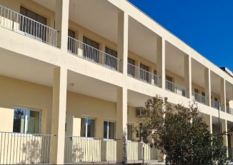 Φωτογραφία από το Οικοτροφείο Ατόμων με ΔΑΦ στην Μερόπη, Μεσσηνίας, στο κτήριο του πρώην Γυμνασίο του Δήμου Οιχαλίας.