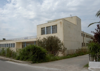 Φωτογραφία από το Οικοτροφείο Ατόμων με ΔΑΦ στην Μερόπη, Μεσσηνίας, στο κτήριο του πρώην Γυμνασίο του Δήμου Οιχαλίας.