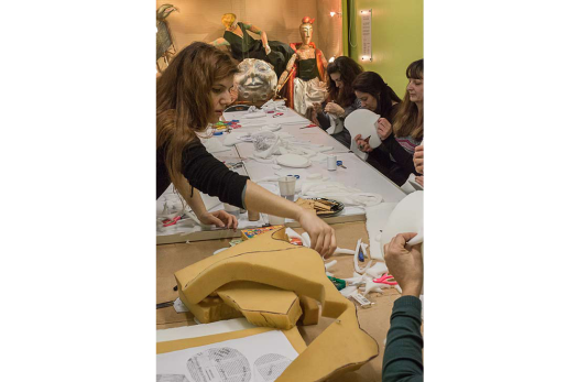 Φωτογραφία από το Εργαστήρι κατασκευής κούκλας "Πράσσειν Άλογα".