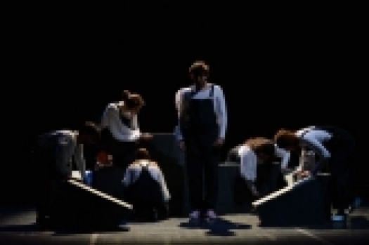 Φωτογραφία από την παράσταση της θεατρικής ομάδας "Εν Δυνάμει".