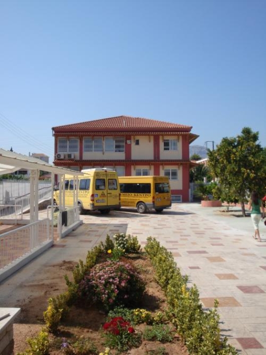 Περιβάλλων χώρος του Ευθύμειου Κέντρου στην Κόρινθο.