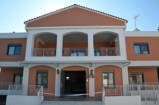 Εξωτερική άποψη (πρόσοψη) του κτηρίου της "Παναγίας Ελεούσας" για άτομα με αναπηρία στο Μεοσλόγγι.