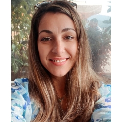 Φωτογραφία της Ξένιας Μακρή, Κοινωνικής Λειτουργού στην ομάδα "Παραπομπές".