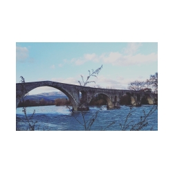 Φωτογραφία με το γεφύρι της Άρτας.