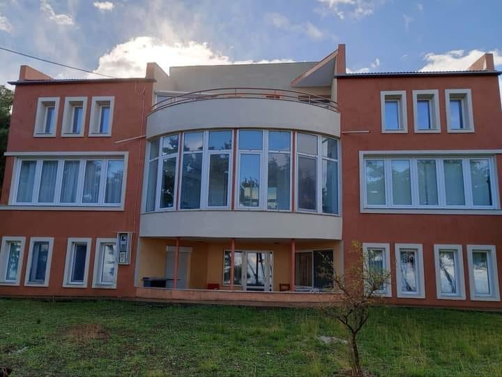 Εξωτερική άποψη (πρόσοψη) της Στέγης Υποστηριζόμενης Διαβίωσης ατόμων με αναπηρία "Αρσινόη" στην Κω.