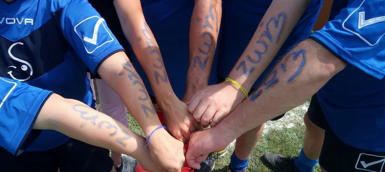 Εικόνα από τις δραστηριότητες του ΚΔΗΦ που απεικονίζει το λογότυπο του Συλλόγου που το ίδρυσε, του Συλλόγου ΑμεΑ "Ζωή".