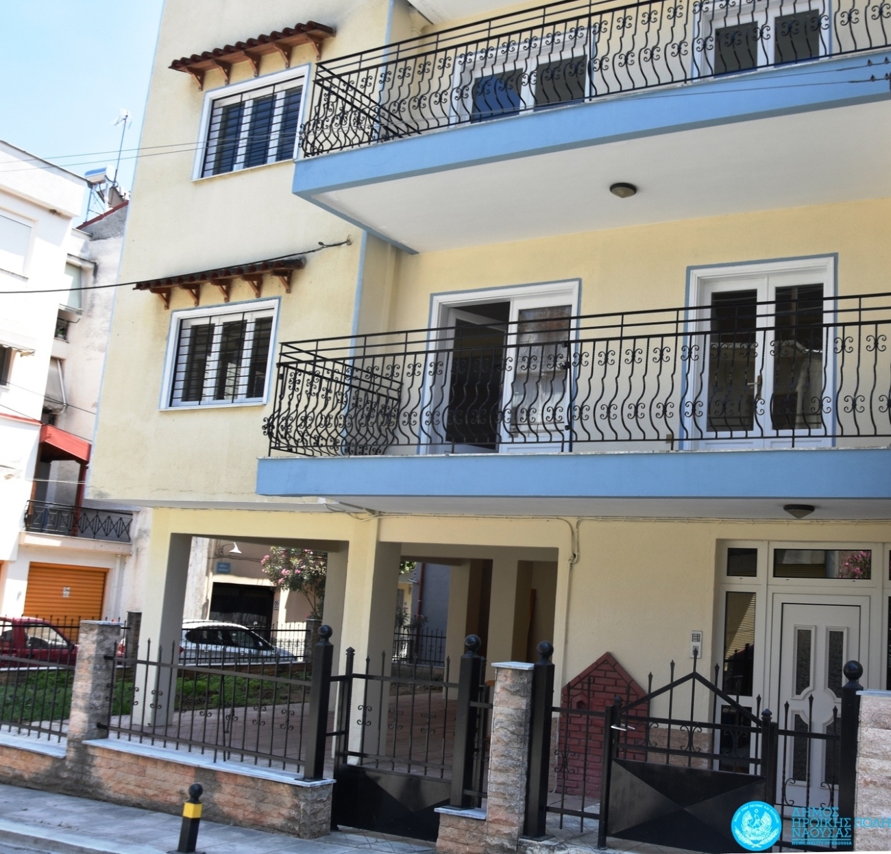 Εξωτερική άποψη (πρόσοψη) του Κτηρίου πρώην ΤΕΒΕ που στεγάζει τη ΣΥΔ του Δήμου Νάουσας.