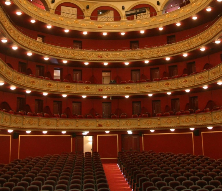 Εσωτερική άποψη του δημοτικού θεάτρου Πειραιά.