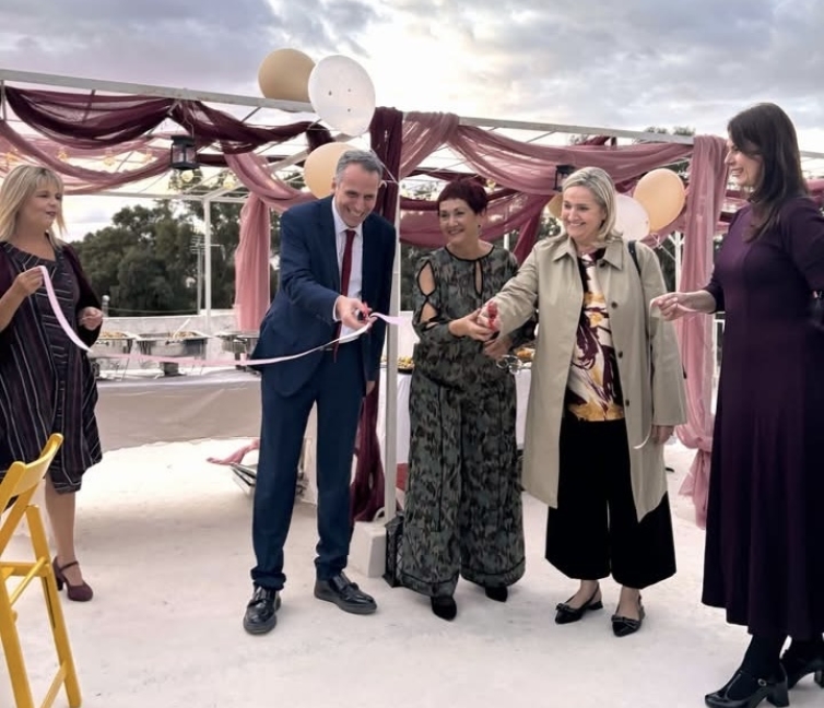 Εικόνα από τα εγκαίνια της στέγης υποστηριζόμενης διαβίωσης Ιωάννα του ΠΕΚ ΑμεΑ. 