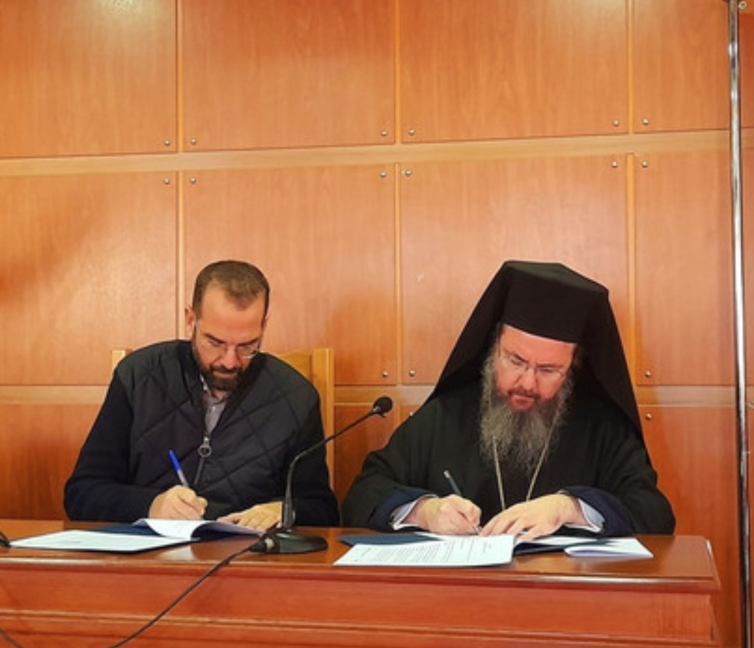 Τη σύμβαση υπέγραψαν ο Περιφερειάρχης Δυτικής Ελλάδος κ. Νεκτάριος Φαρμάκης και ο Μητροπολίτης Αιτωλίας και Ακαρνανίας κ. Δαμασκηνός. Η Περιφέρεια Δυτικής Ελλάδας αποτελεί τον φορέα υλοποίησης του έργου και η Ιερά Μητρόπολη Αιτωλίας και Ακαρνανίας αποτελεί τον φορέα λειτουργίας του έργου.