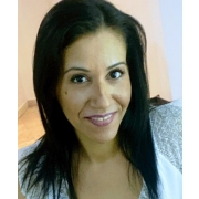 Φωτογραφία της Κατερίνας Πάκου, Κοινωνικής Λειτουργού στην ομάδα "Παραπομπές" του NOESI.gr.