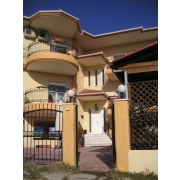 Φωτογραφία από τον εξωτερικό χώρο του Αστερισμού της Εταιρείας Προαγωγής Ψυχικής Υγείας Ηπείρου (ΕΠΡΟΨΥΗ).