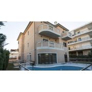 Εξωτερική άποψη (πρόσοψη) την στέγη υποστηριζόμενης διαβίωσης ατόμων με αναπηρία "Κάρμεν" του συλλόγου "Εστία".