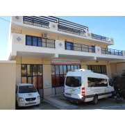 Εξωτερική άποψη του κέντρου δημιουργικής απασχόλησης ατόμων με αναπηρία Κυψέλη στη Μυτιλήνη, στον οδηγό υπηρεσιών PRONOISE.ORG.