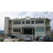 Εξωτερική άποψη (πρόσοψη) του Ιατροπαιδαγωγικού Κέντρου του νοσοκομείου "Χατζηκώστα" στα Ιωάννινα.