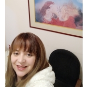 Φωτογραφία της Αγγελικής Γιαννακοπούλου, Κοινωνικής Λειτουργός στην Υπηρεσία "Παραπομπές" του NOESI.gr.