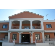 Εξωτερική άποψη (πρόσοψη) του κτηρίου της "Παναγίας Ελεούσας" για άτομα με αναπηρία στο Μεοσλόγγι.